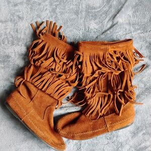 Minnetonka Brown Fringe Boots